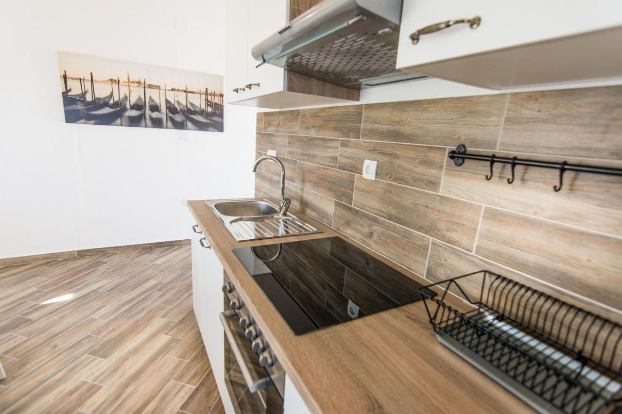 Apartments Tarragon Ugrinici Екстериор снимка