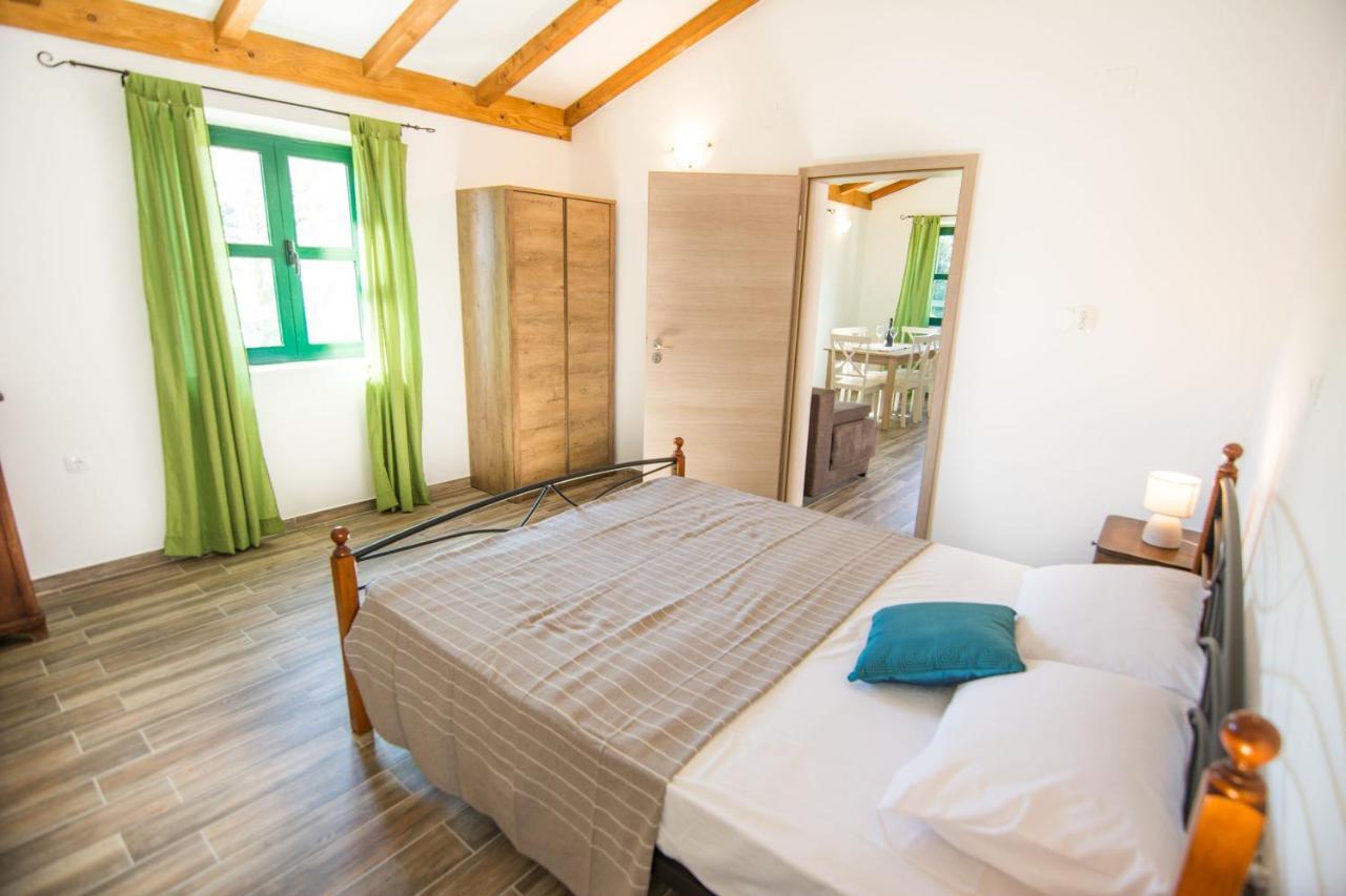 Apartments Tarragon Ugrinici Екстериор снимка