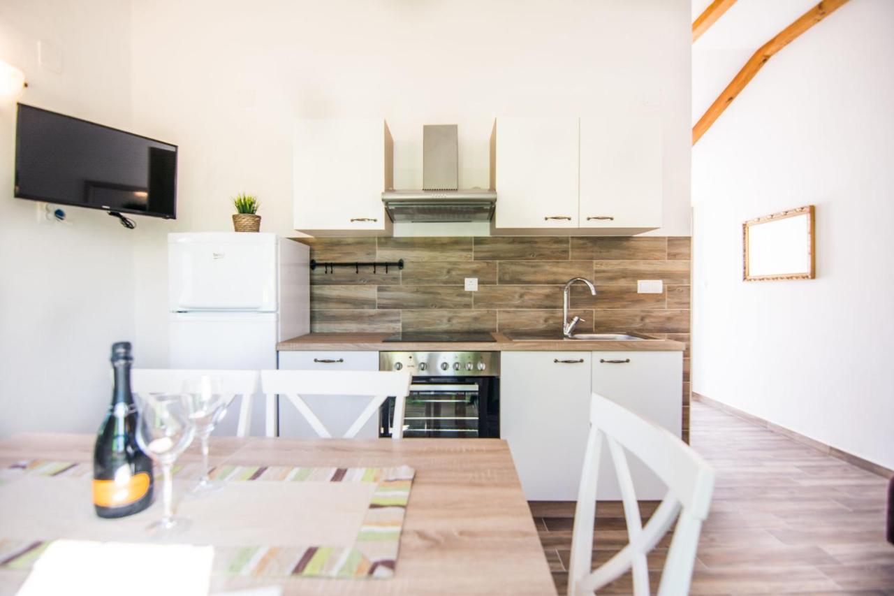 Apartments Tarragon Ugrinici Екстериор снимка