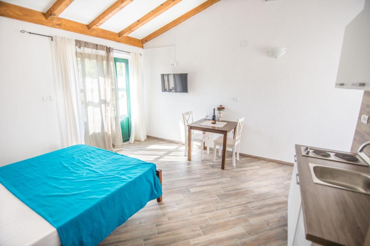 Apartments Tarragon Ugrinici Екстериор снимка