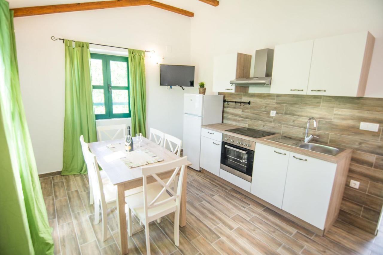 Apartments Tarragon Ugrinici Екстериор снимка