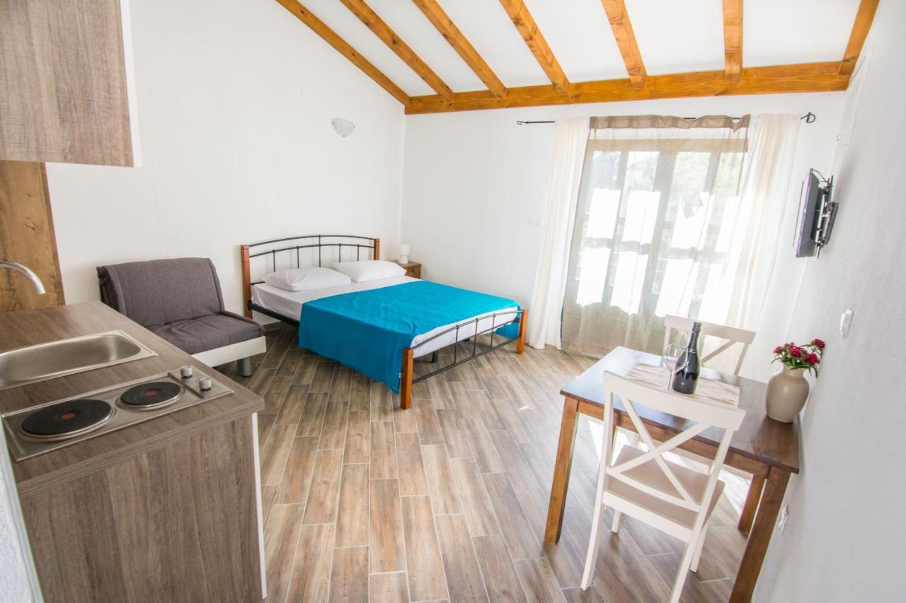 Apartments Tarragon Ugrinici Екстериор снимка