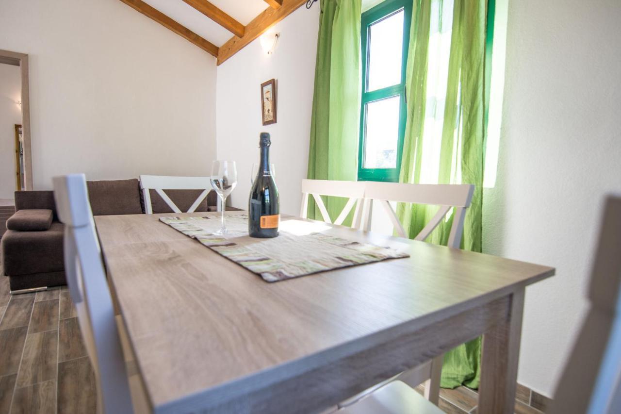 Apartments Tarragon Ugrinici Екстериор снимка