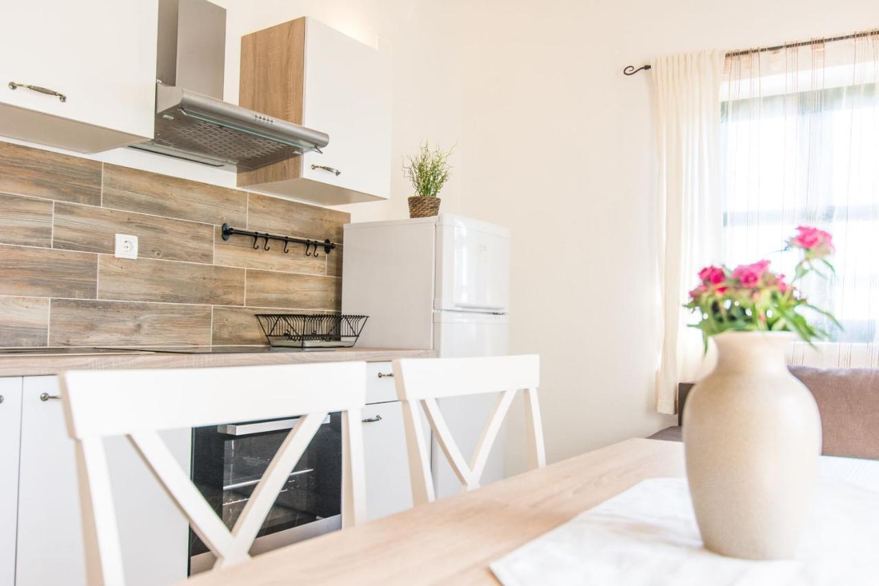 Apartments Tarragon Ugrinici Екстериор снимка