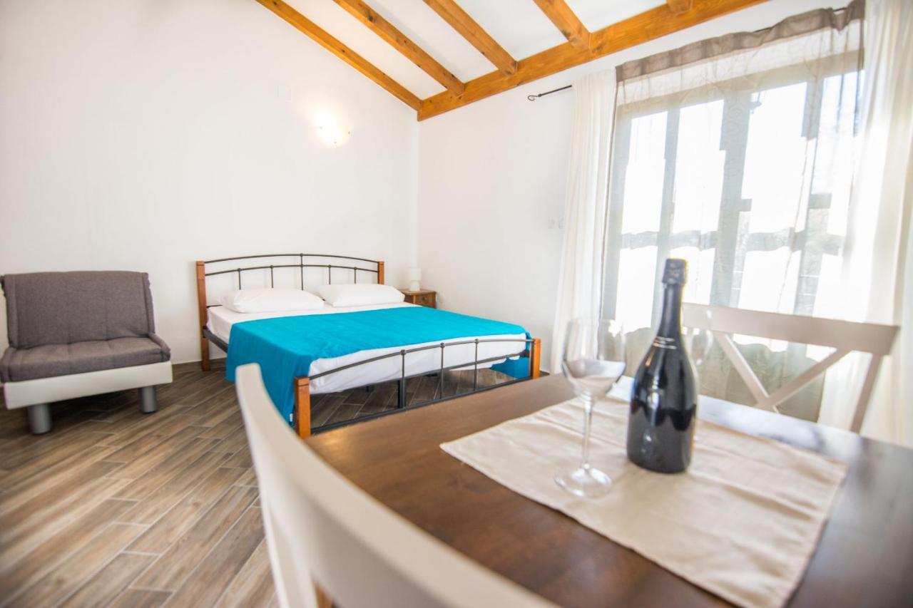 Apartments Tarragon Ugrinici Екстериор снимка